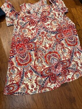 Women’s Red Paisley Short Sleeve Dress